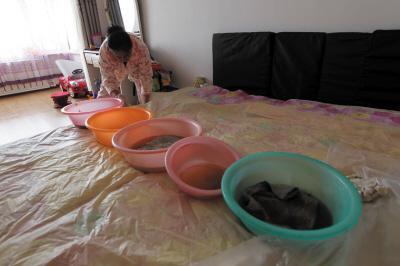 分宜楼上漏水，住户失联，小区没物管，业主维权难！律师来支招……
